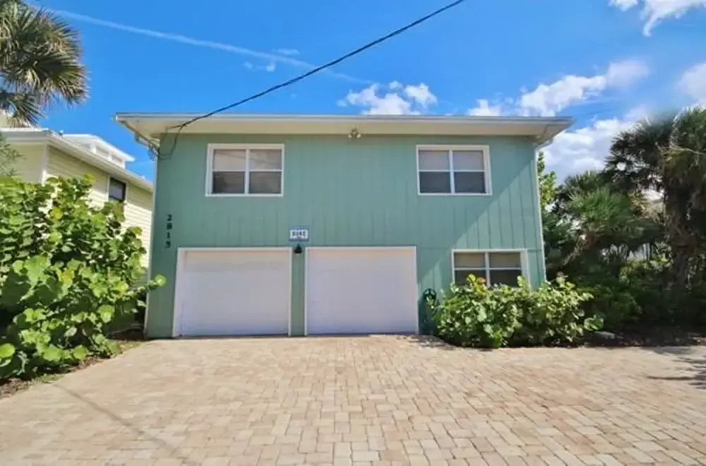 photo 1 of Duke's Beach House Holiday home 4
