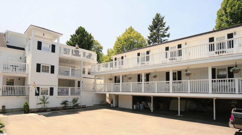 photo 1 of Eagle House Motel
