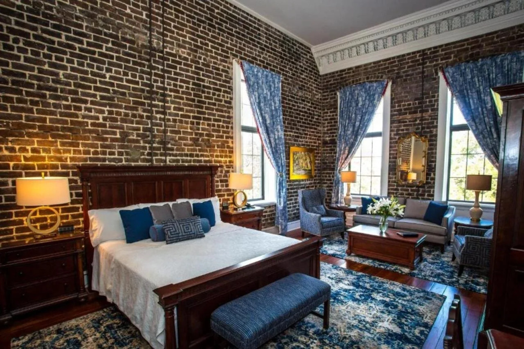 photo 1 of East Bay Inn, Historic Inns of Savannah Collection