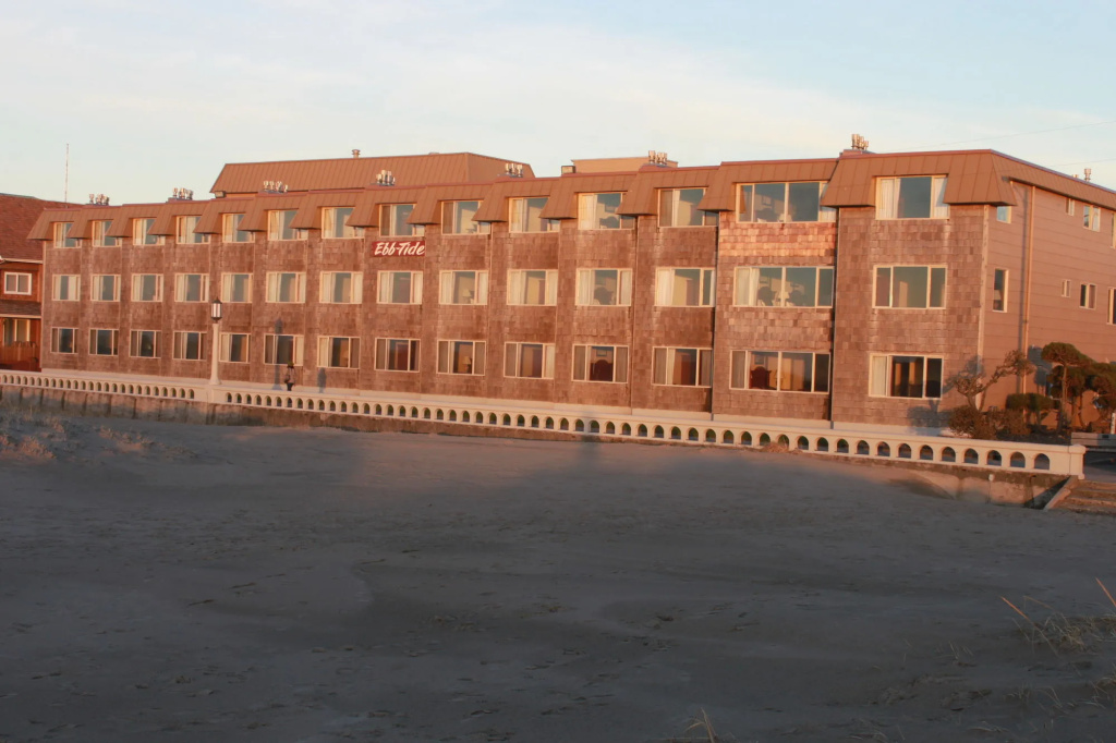 photo 1 of Ebb Tide Oceanfront Inn