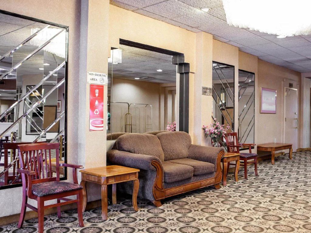 photo 1 of Econo Lodge