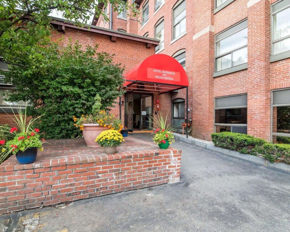 photo 1 of Econo Lodge Manchester