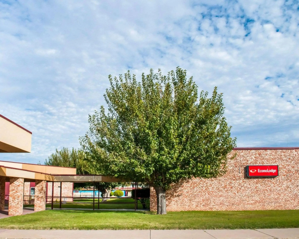 photo 1 of Econo Lodge Carlsbad Caverns Area