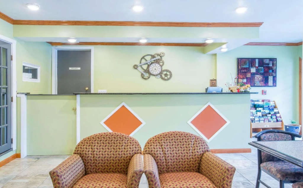 photo 1 of Econo Lodge