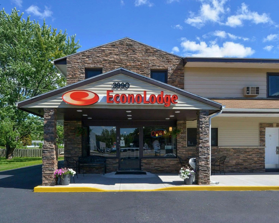 photo 1 of Econo Lodge Rochester I-90 & I-390