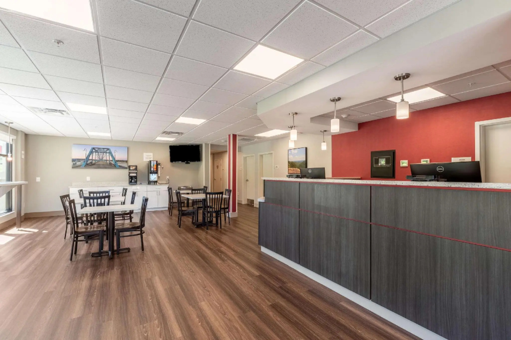 photo 1 of Econo Lodge