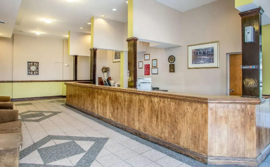 photo 1 of Econo Lodge