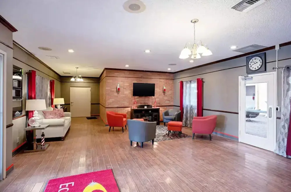 photo 1 of Econo Lodge