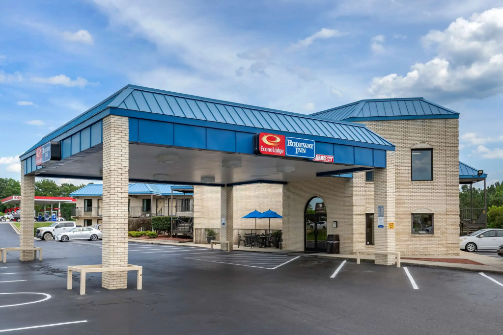 photo 1 of Econo Lodge Fayetteville I-95