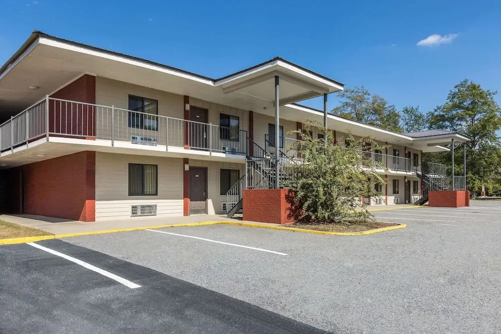 photo 1 of Econo Lodge