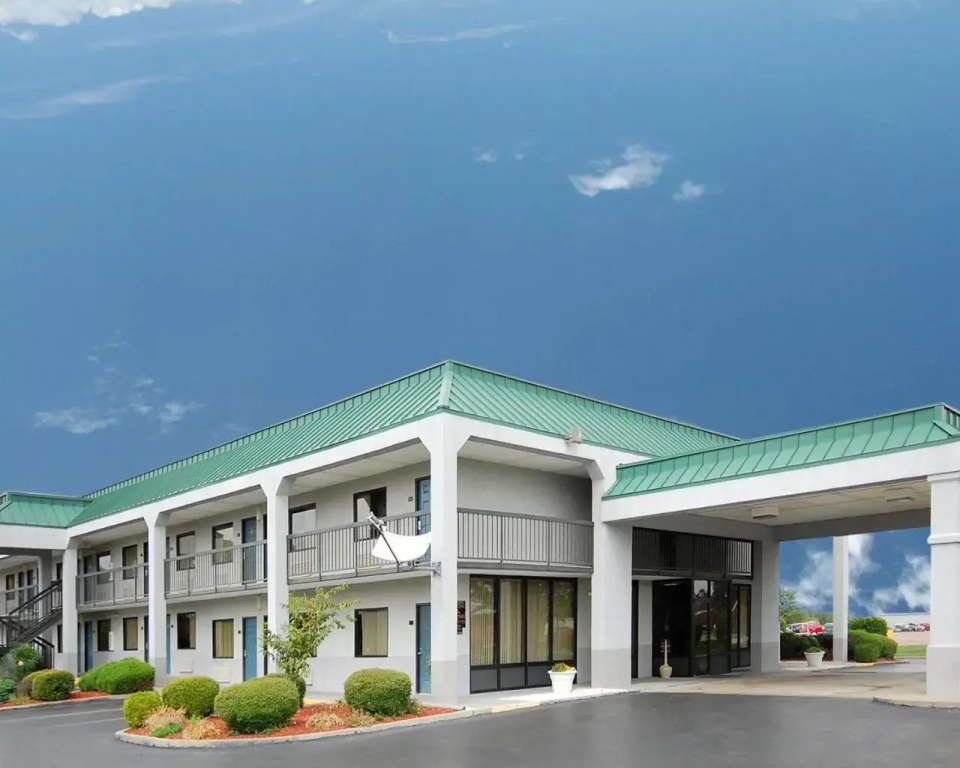 photo 1 of Econo Lodge Covington