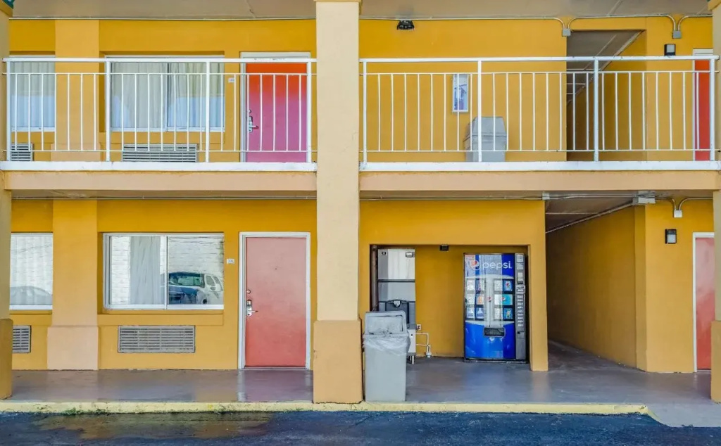 photo 1 of Econo Lodge