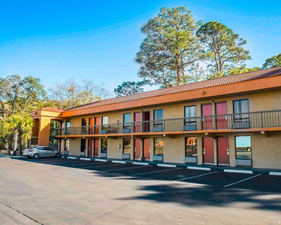 photo 1 of Econo Lodge