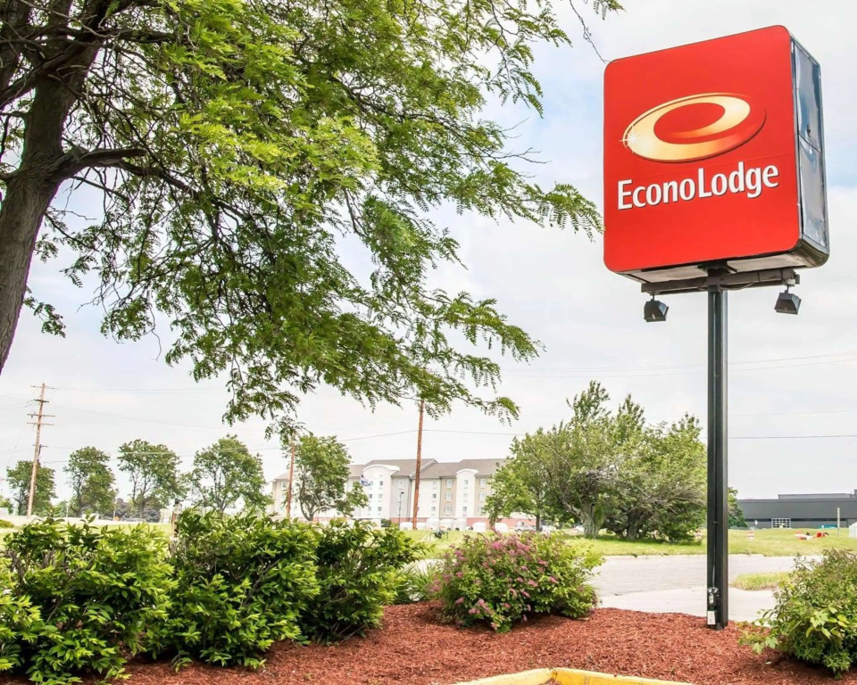 photo 1 of Econo Lodge Kalamazoo near Wings Stadium