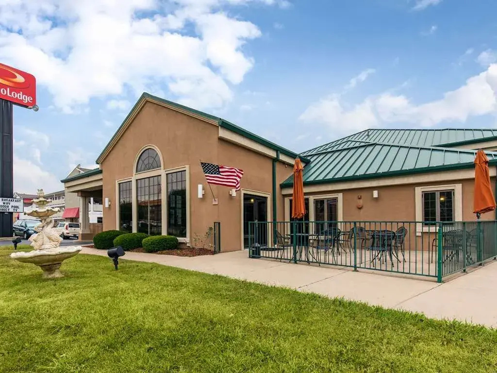 photo 1 of Econo Lodge at Thousand Hills