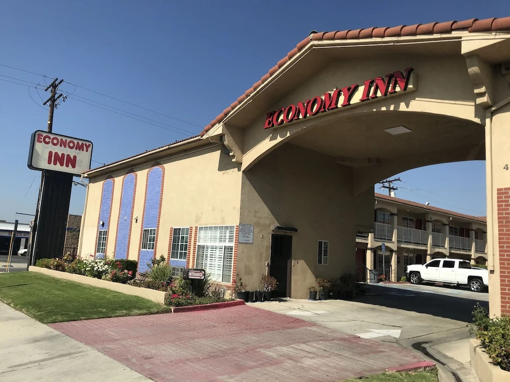 photo 1 of Econo Lodge Airport