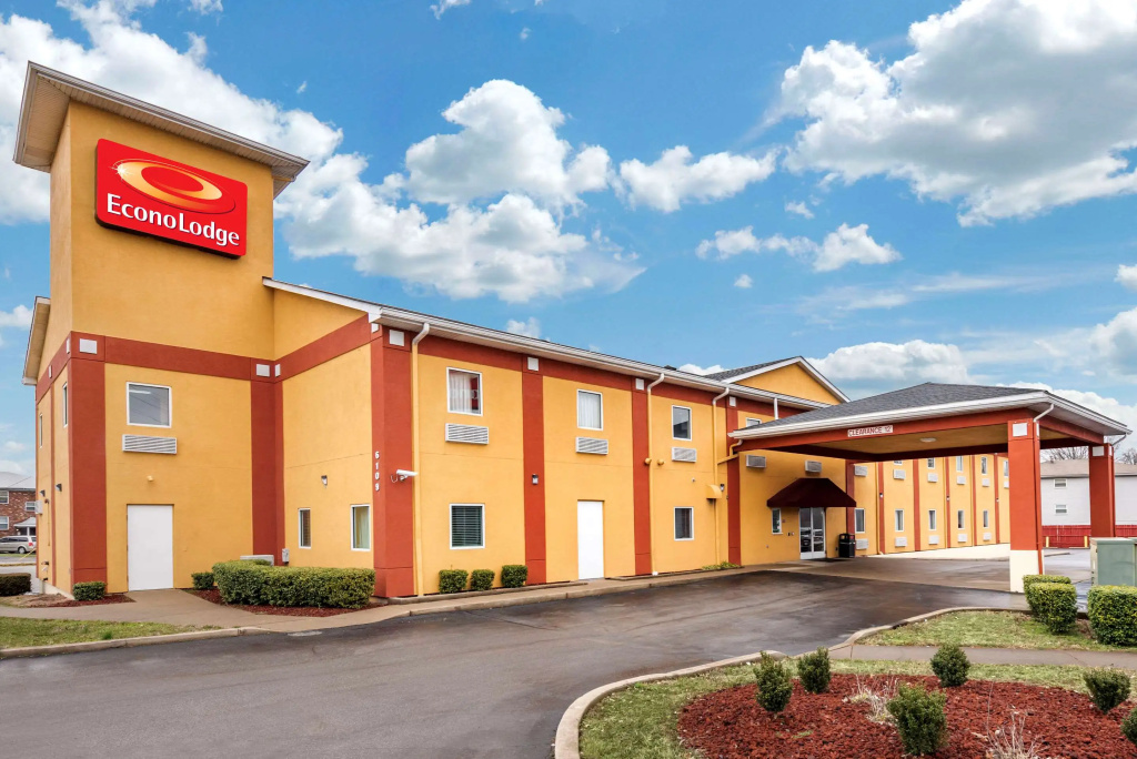 photo 1 of Econo Lodge Louisville Airport