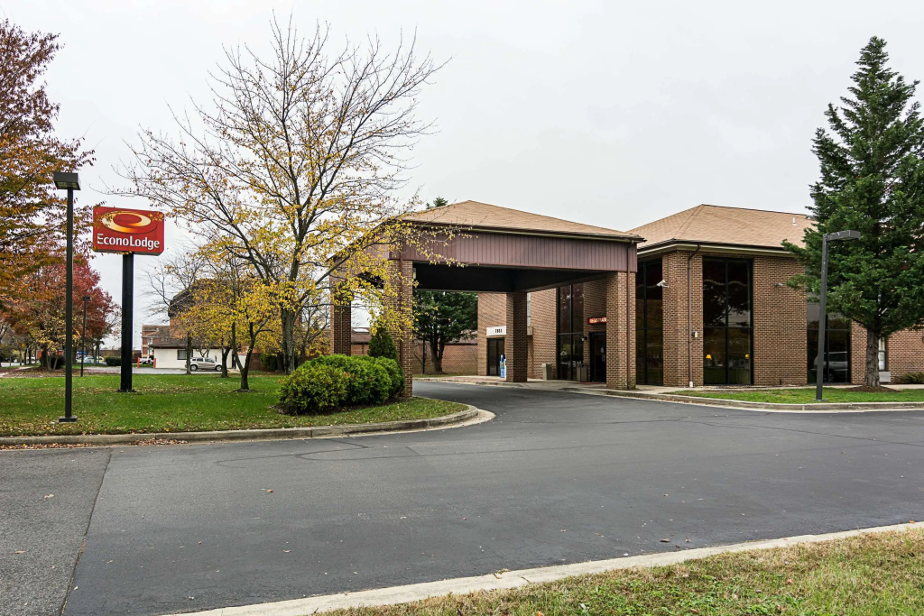 photo 1 of Econo Lodge Andrews Air Force Base