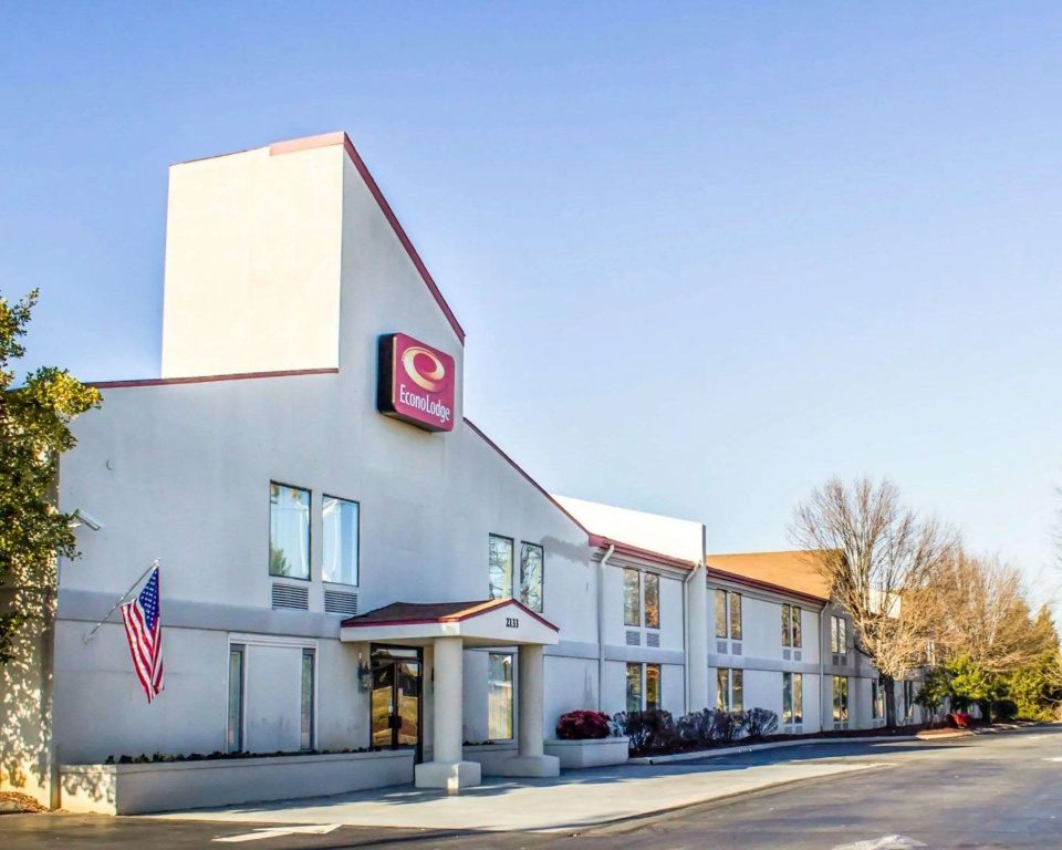 photo 1 of Econo Lodge Burlington I-40