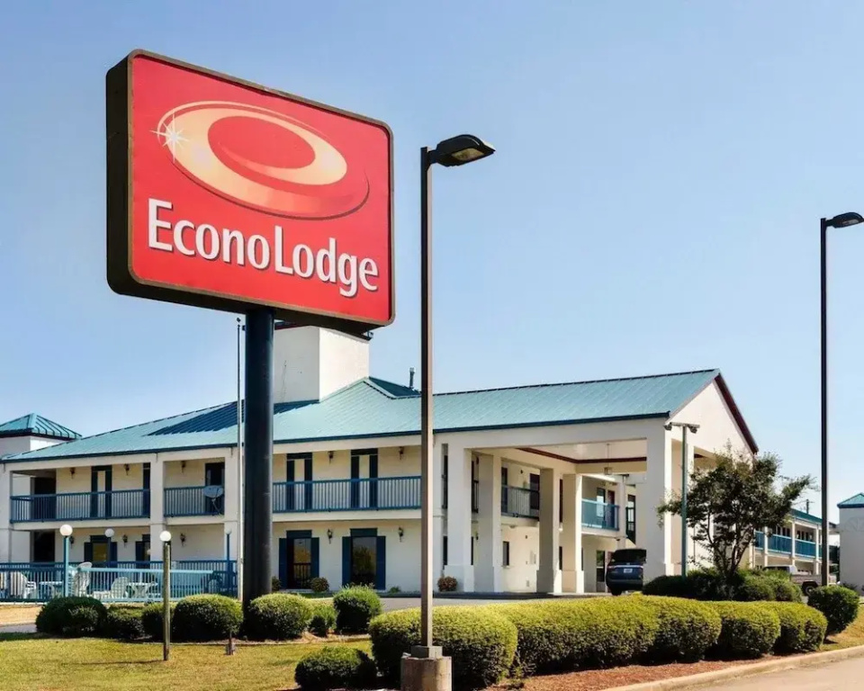 photo 1 of Econo Lodge Canton I-55