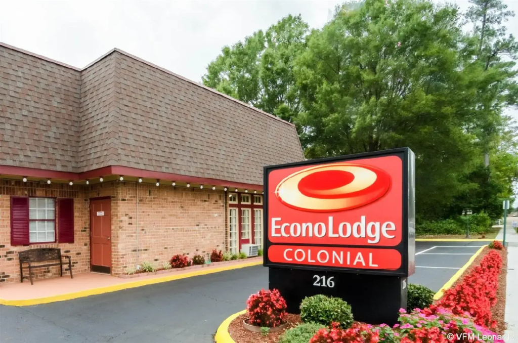 photo 1 of Econo Lodge Colonial