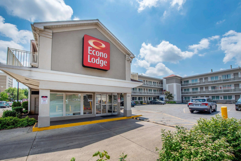 photo 1 of Econo Lodge Louisville Downtown
