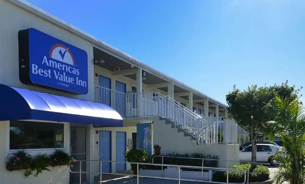 photo 1 of Econo Lodge East