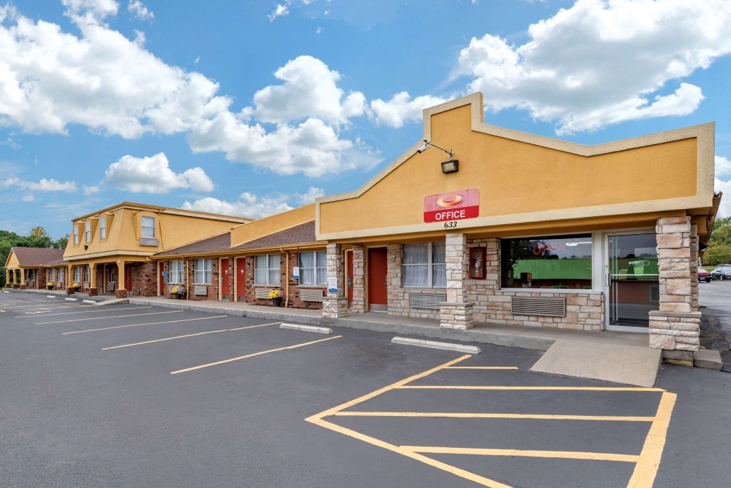 photo 1 of Econo Lodge Erlanger - Cincinnati Airport