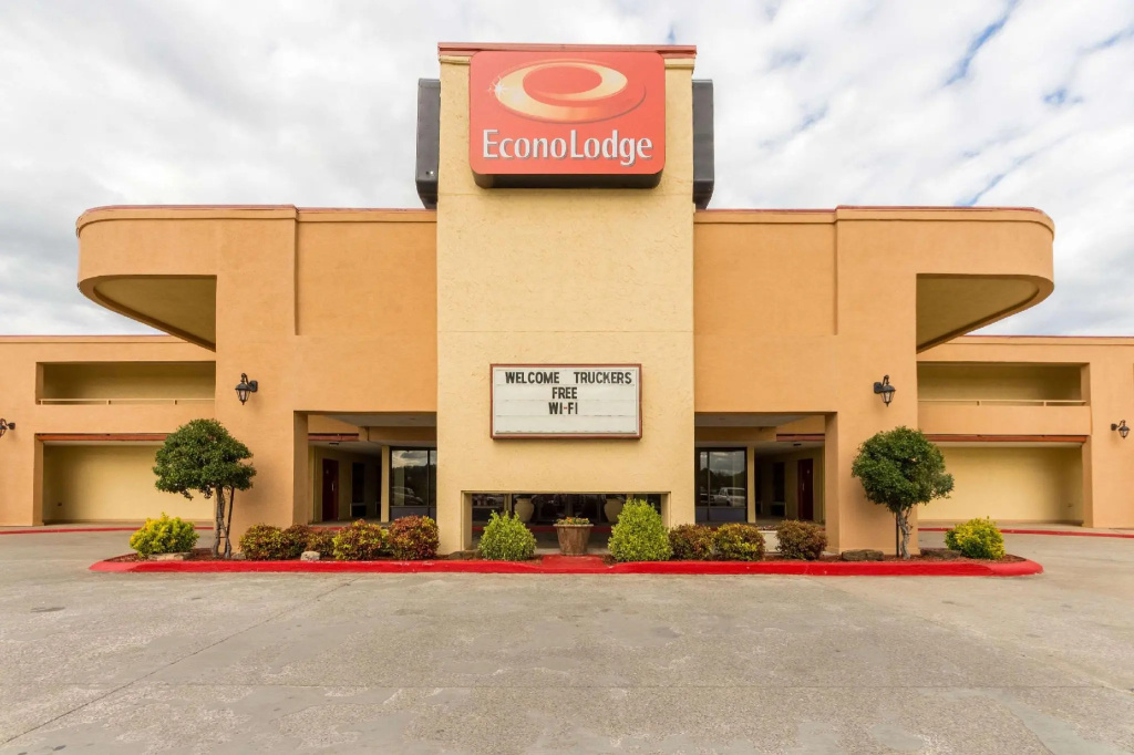 photo 1 of Econo Lodge Hotel Fayetteville