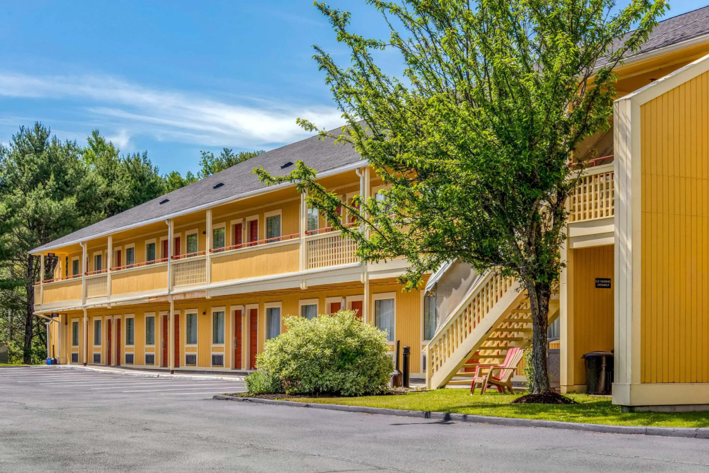 photo 1 of Econo Lodge Freeport - Brunswick Area
