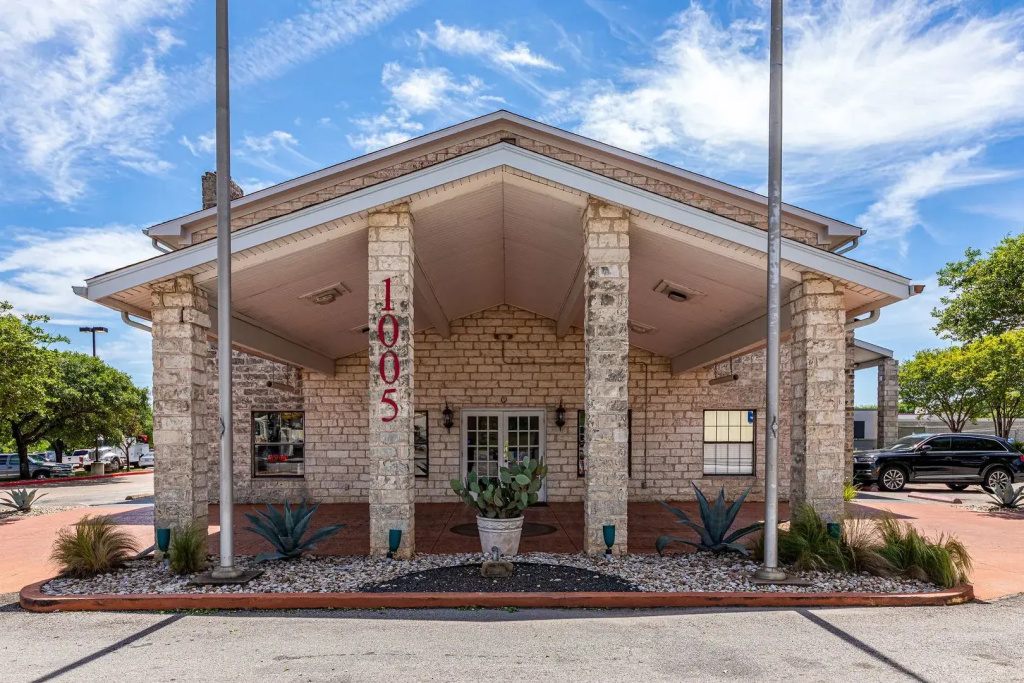 photo 1 of Motel 6 Georgetown, TX