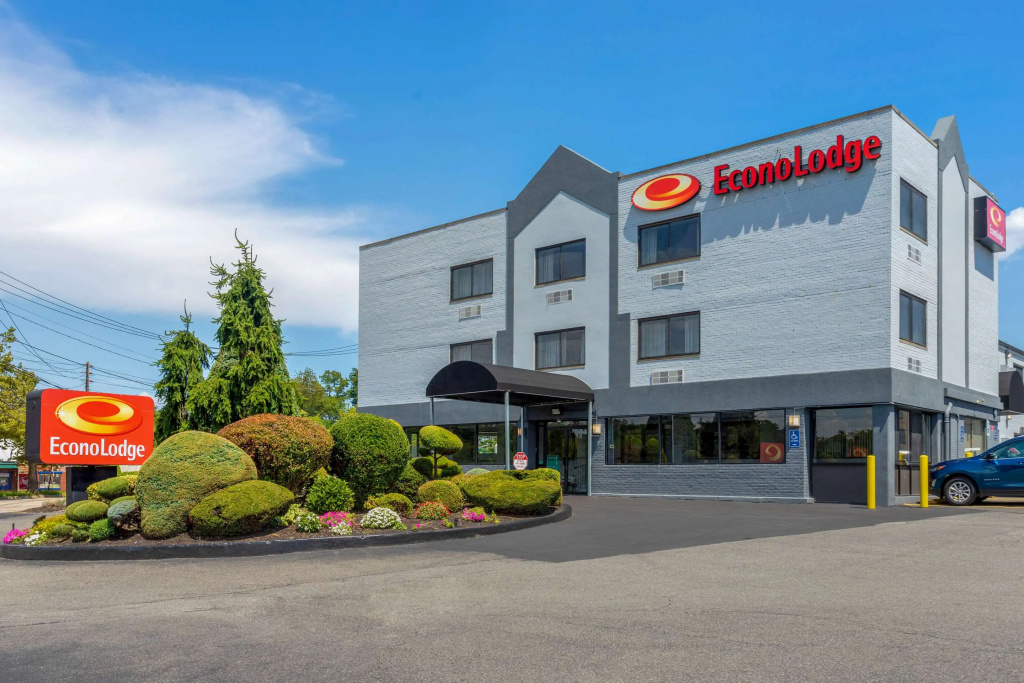 photo 1 of Econo Lodge Hicksville - Long Island