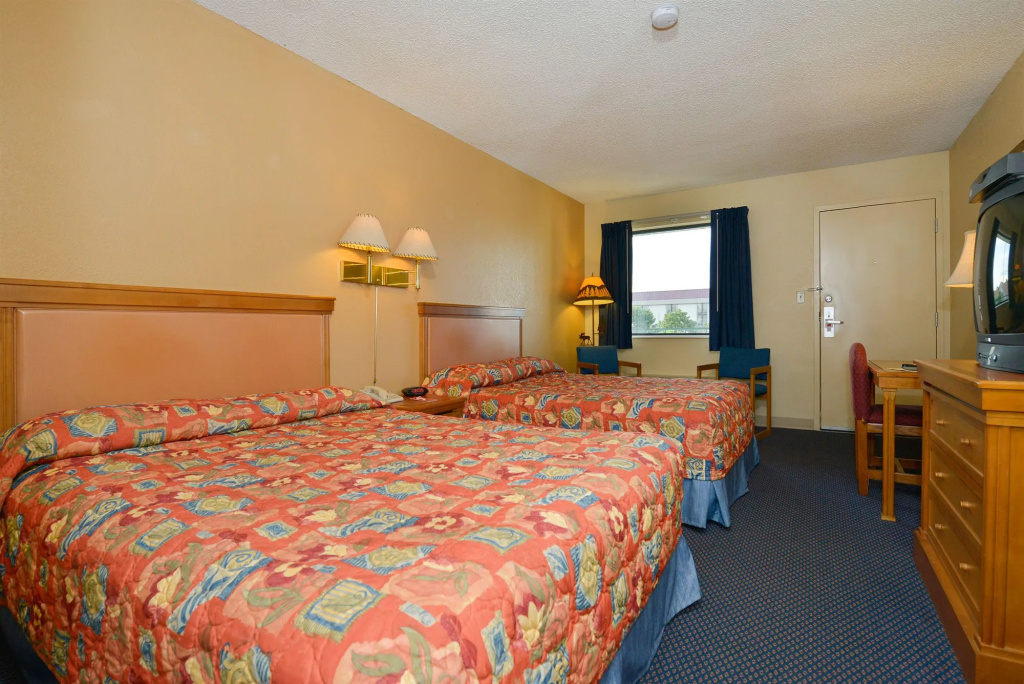 photo 1 of Econo Lodge I-44 - Exit 80