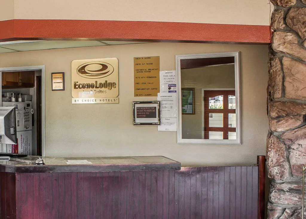 photo 1 of Econo Lodge Inn & Suites