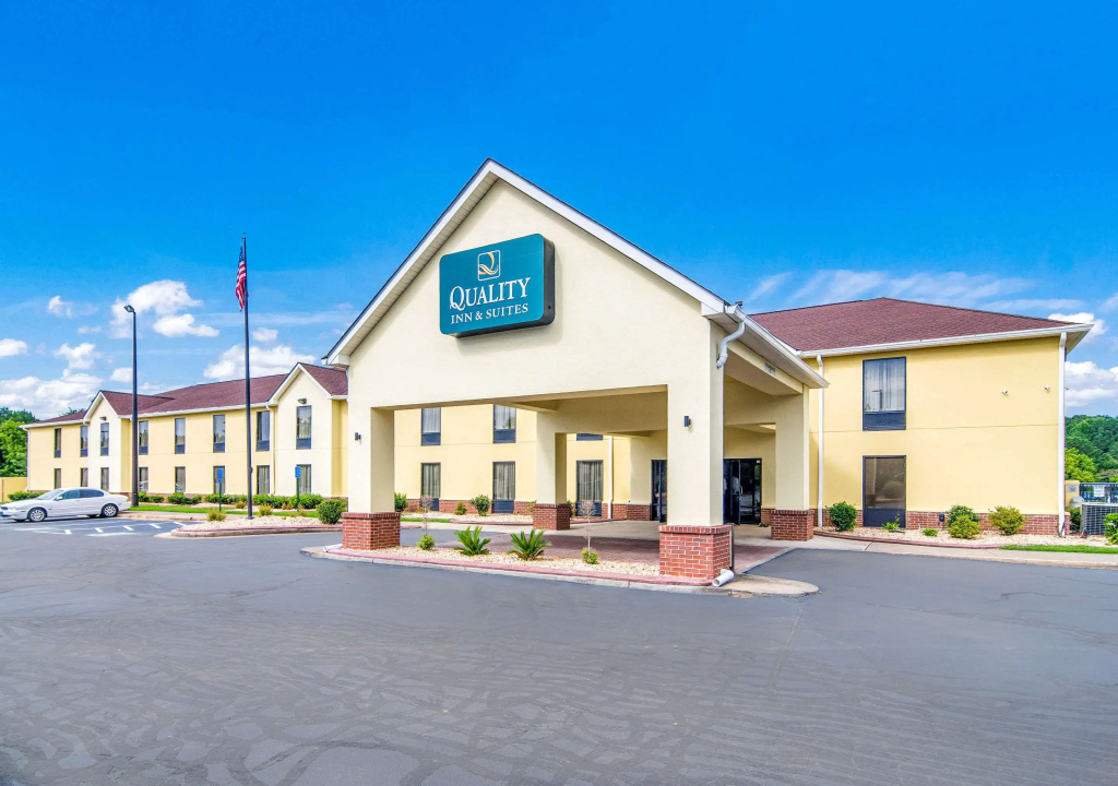 photo 1 of Quality Inn & Suites Canton, GA