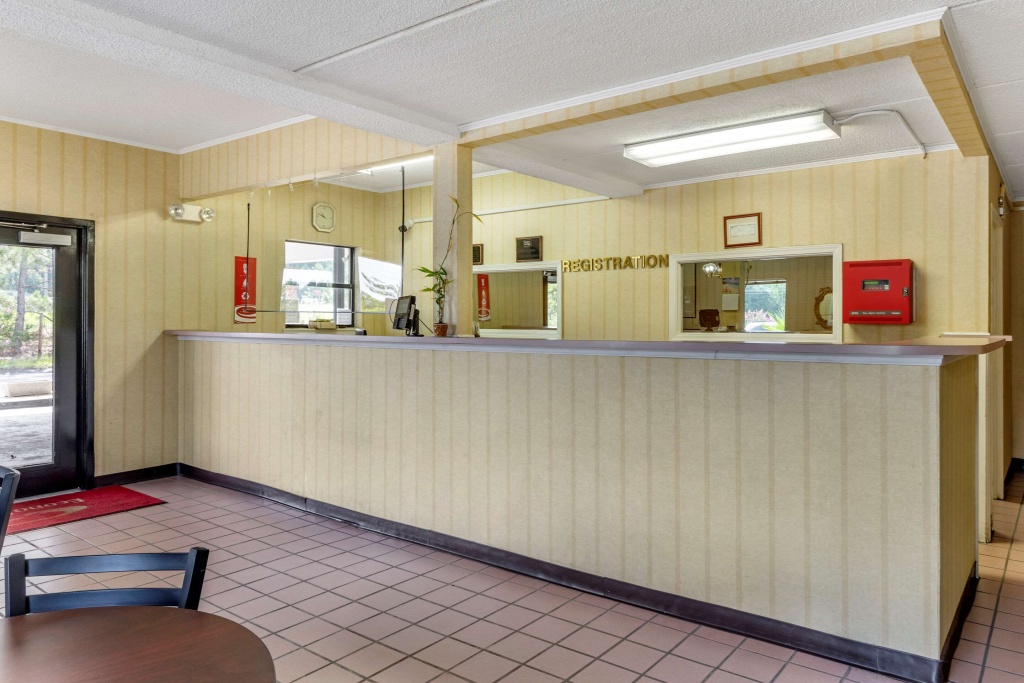 photo 1 of Econo Lodge Inn & Suites Lugoff