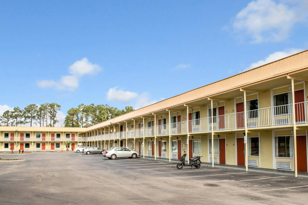 photo 1 of Rodeway Inn & Suites Wilmington North