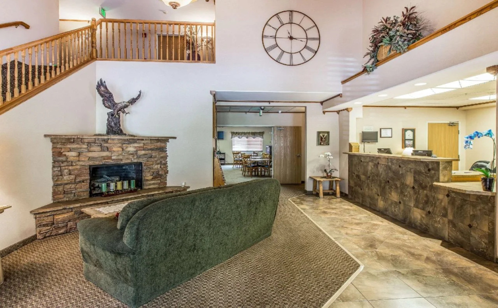 photo 1 of Econo Lodge Inn & Suites