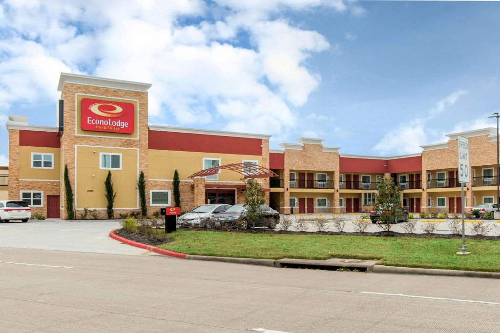 photo 1 of Econo Lodge Inn & Suites Houston Willowbrook