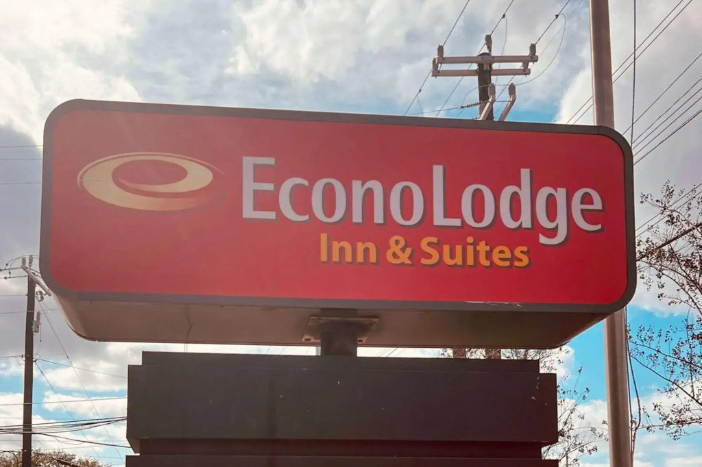 photo 1 of Econo Lodge Inn & Suites