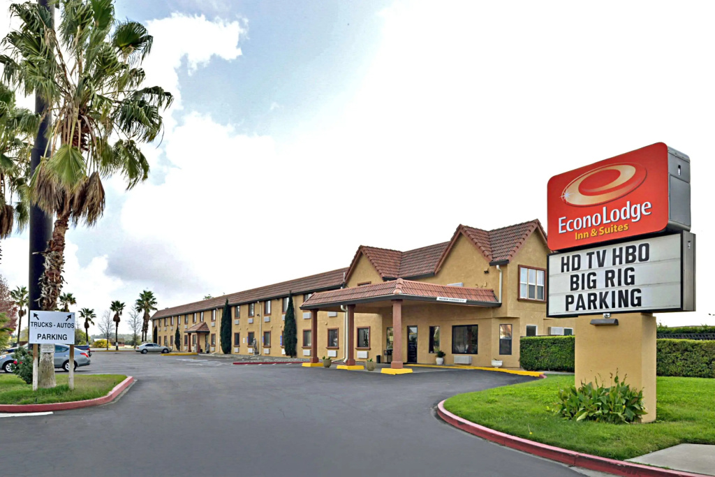 photo 1 of Econo Lodge Inn & Suites Corning Travel Center