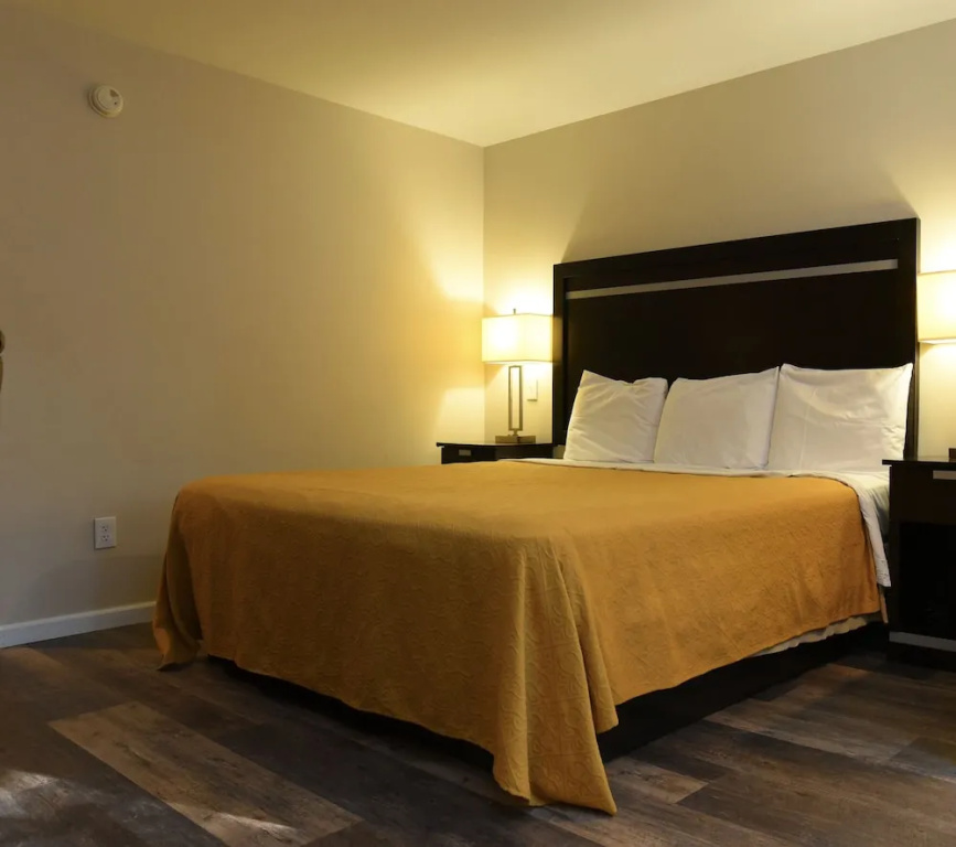 photo 1 of Capital Inn & Suites (Formerly Econo Lodge Inn & Suites Downtown)