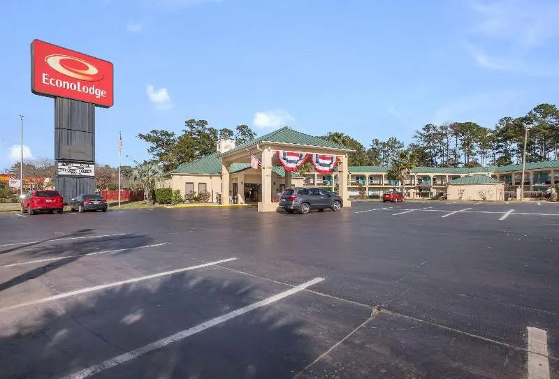 photo 1 of Econo Lodge Inn & Suites Hardeeville