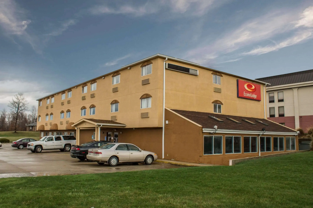 photo 1 of Econo Lodge Kent - Akron West