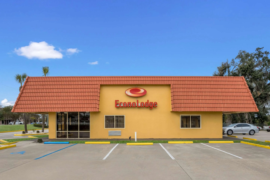 photo 1 of Econo Lodge Live Oak