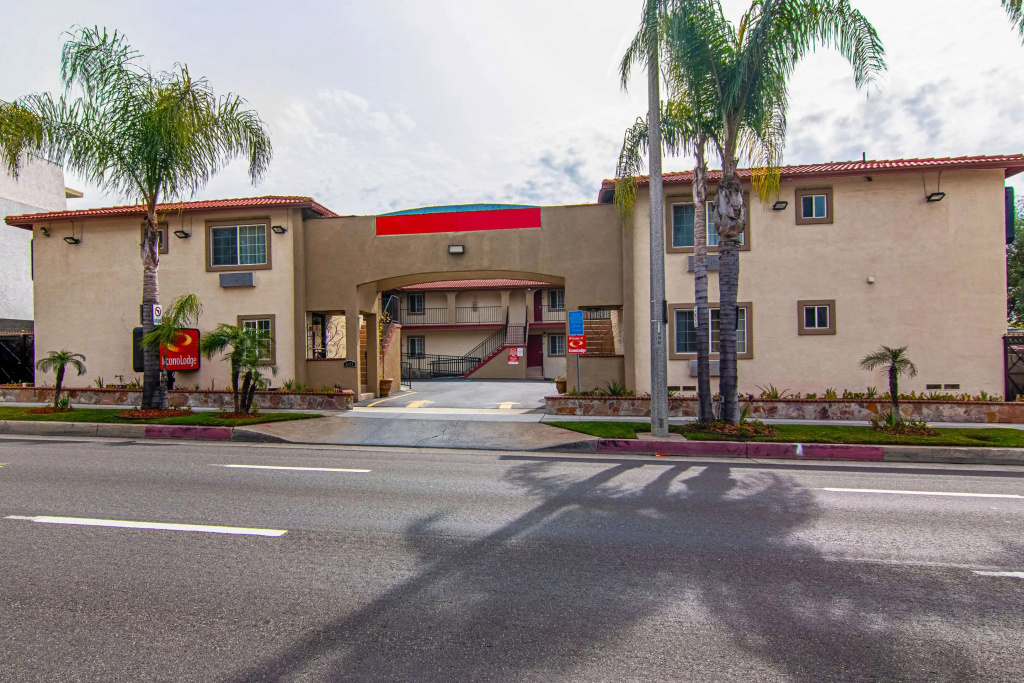 photo 1 of Econo Lodge Long Beach I-405