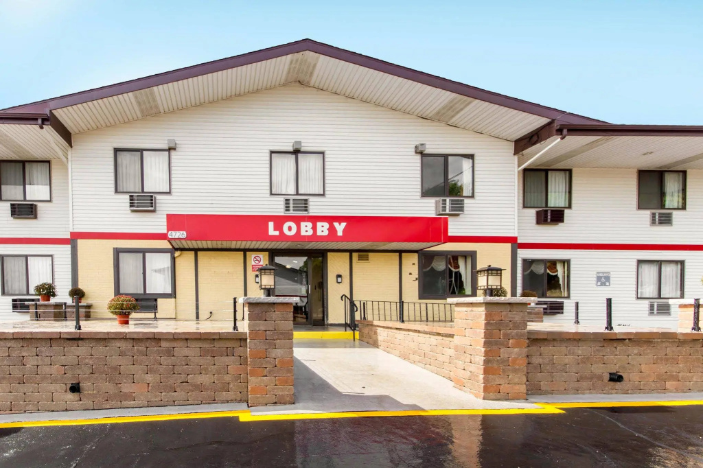 photo 1 of Econo Lodge Madison East