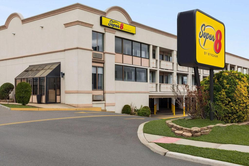 photo 1 of Super 8 by Wyndham Meadowlands