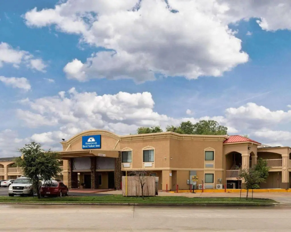 photo 1 of Econo Lodge Medical Center