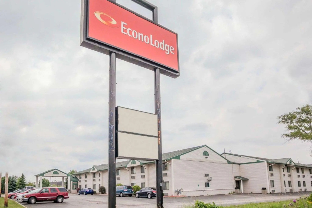 photo 1 of Econo Lodge Milwaukee Airport
